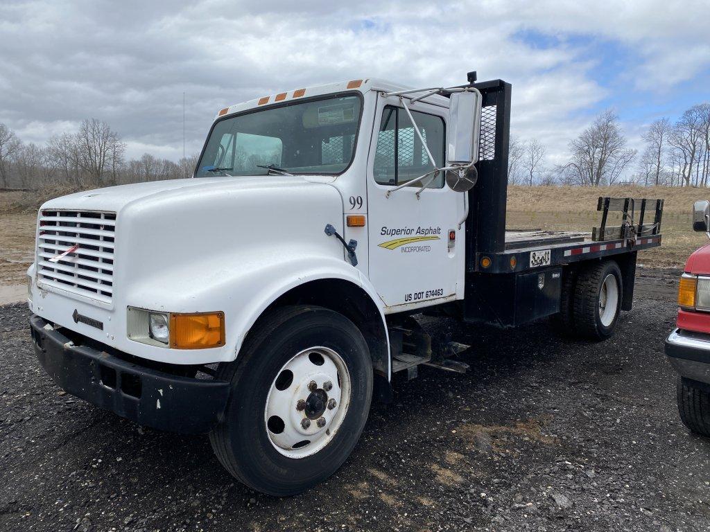 1991 INTERNATIONAL 4600 SINGLE AXLE STAKE TRUCK, DIESEL, 6-SPEED MANUAL TRANS, 14' X 8' WIDE BED, GV