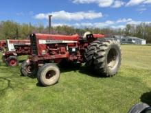 INTERNATIONAL FARMALL 856 TRACTOR, 3PT, NO TOP LINK, 540 & 1000 PTO, DIESEL, 2-REMOTES, 18.4-38 REAR