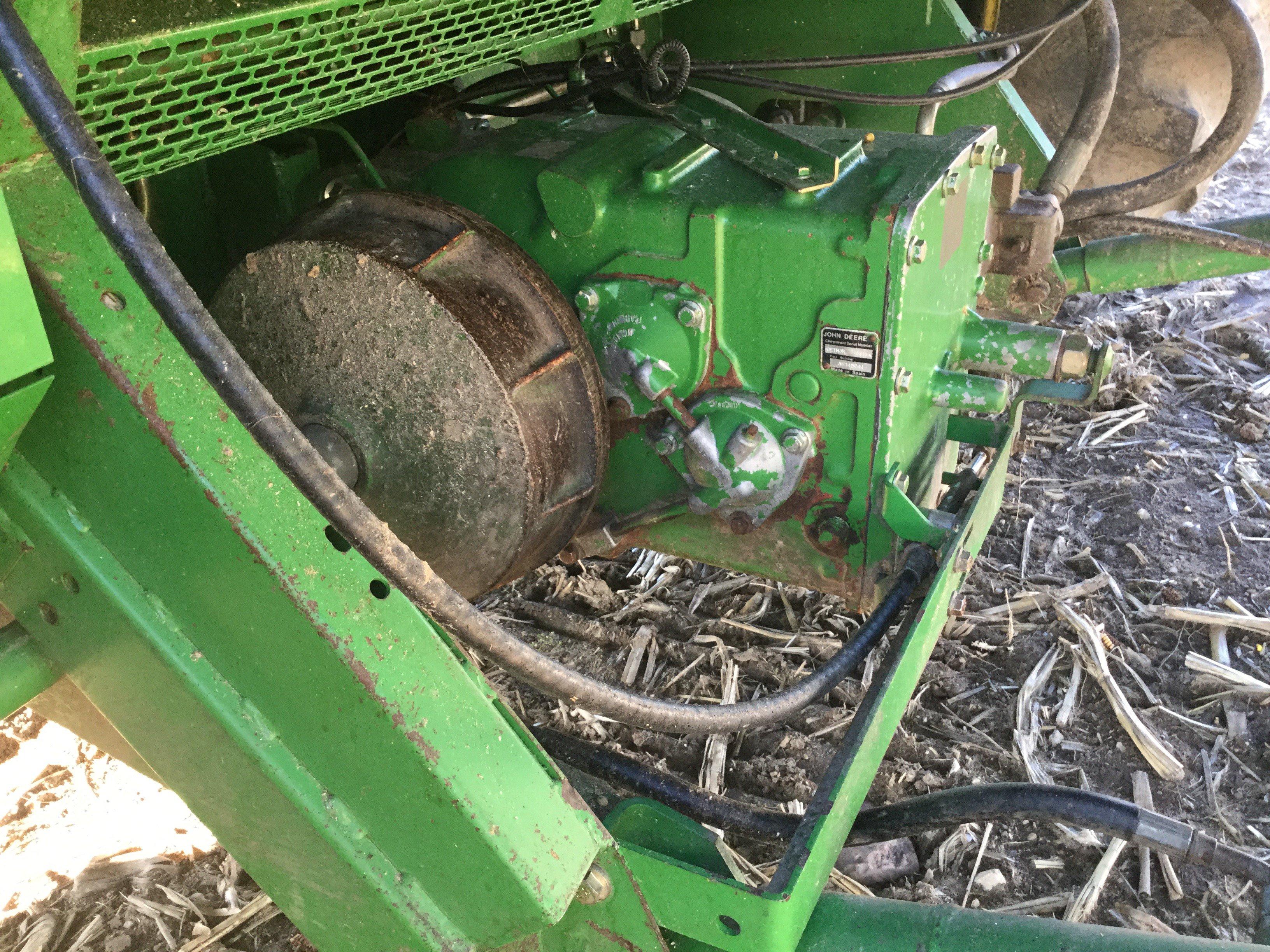 1999 JD 9510 combine