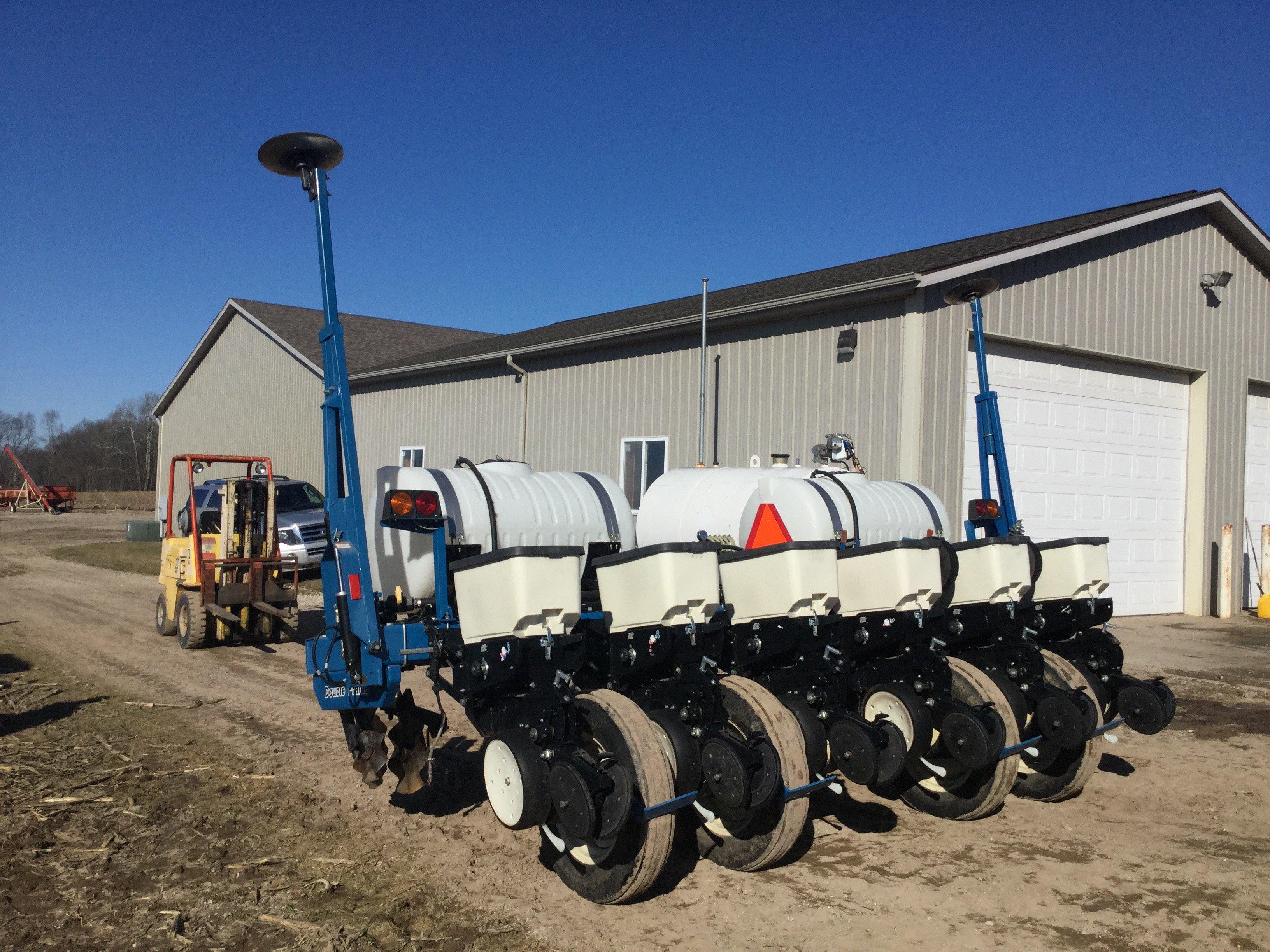 2007 Kinze 3000 no till liq fert planter