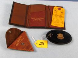 Lot: De Wallet; Coin Purses (1 Triangle)