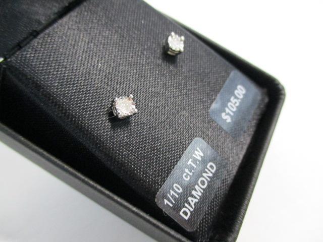 1/10cttw Stud Earrings