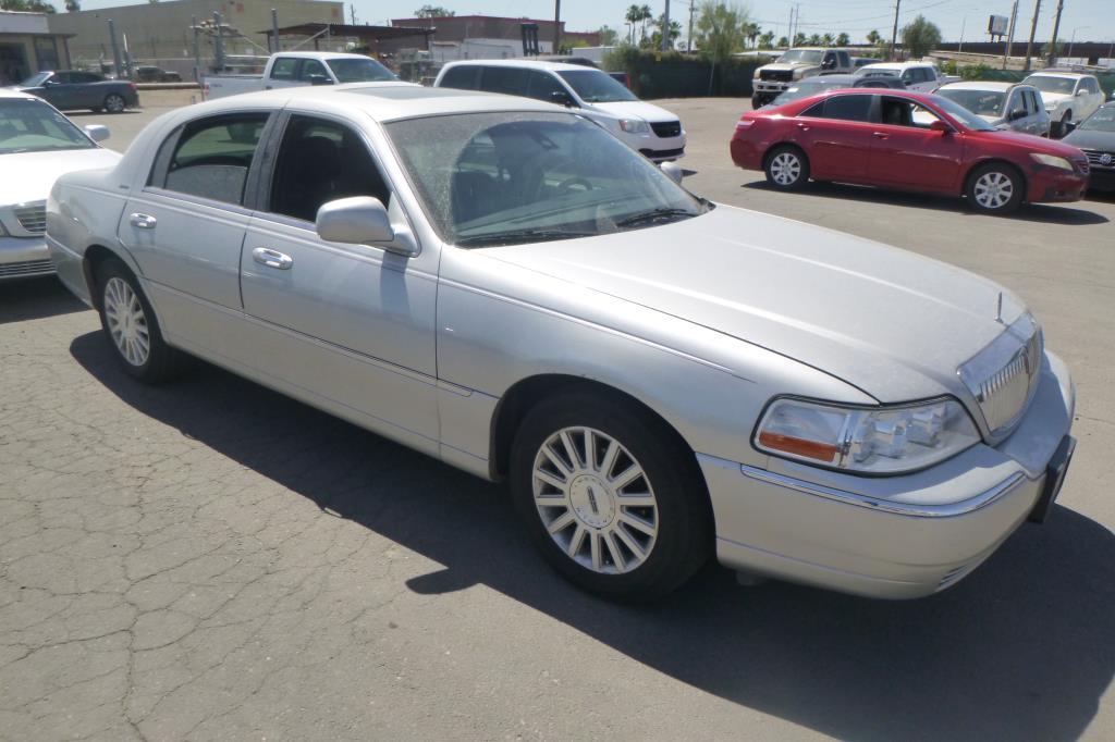 2003 Lincoln Town Car