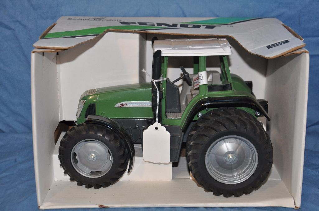 Scale Models 1/16 Scale Fendt 716 MFWD Tractor