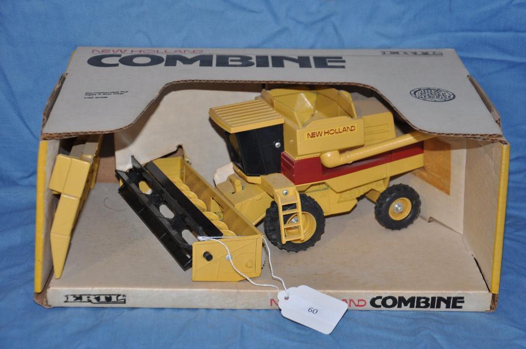 Ertl 1/32 Scale New Holland Combine