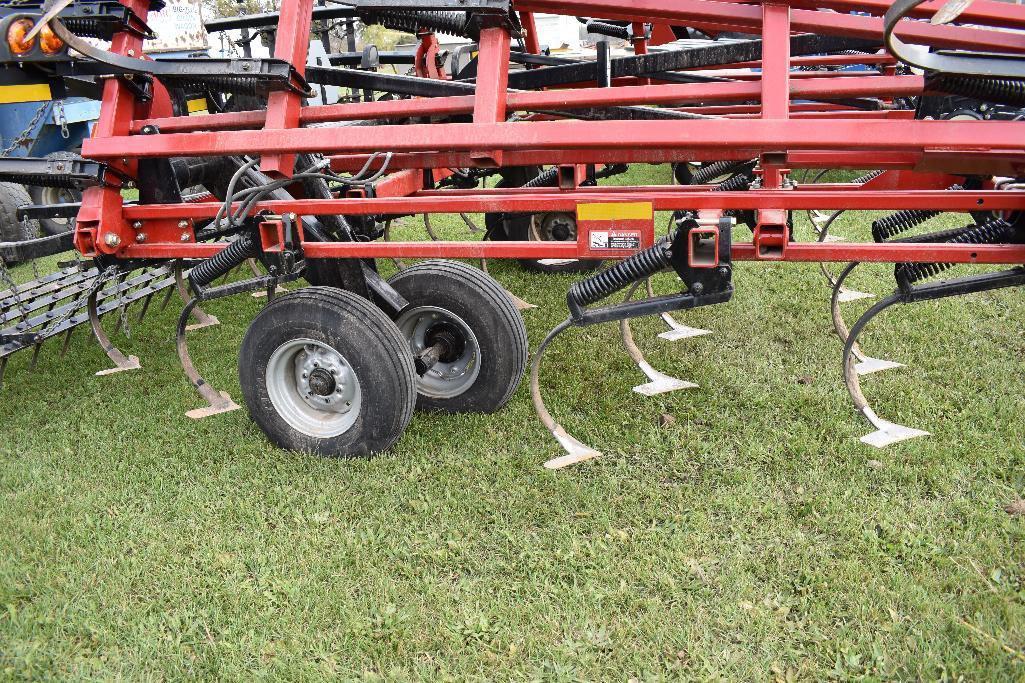 '12 Case-IH Tiger-Mate 200 32.5' field cultivator