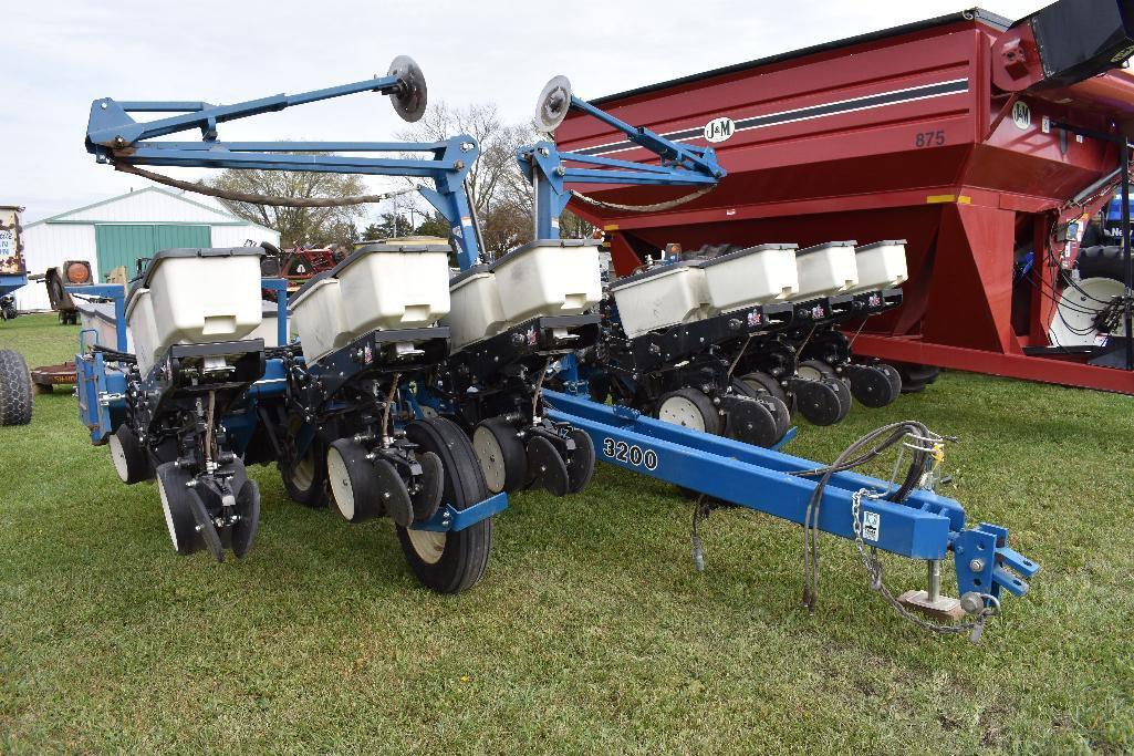 '08 Kinze 3200 12 row 30" Econo-Fold planter