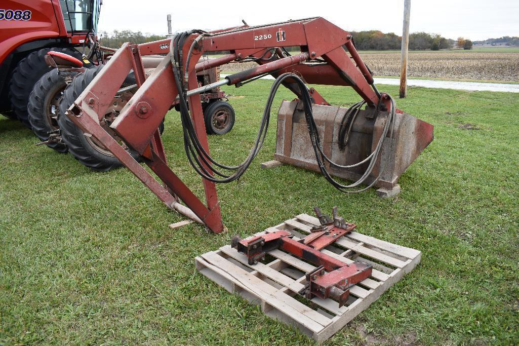 International 2250 loader