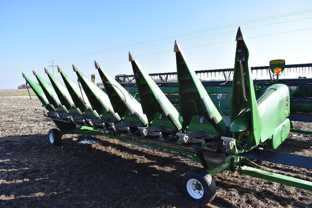 '12 JD 608C 8 row 30" corn head