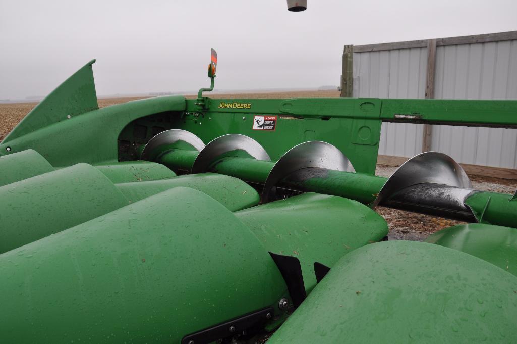 '13 JD 608C 8 row 30" corn head