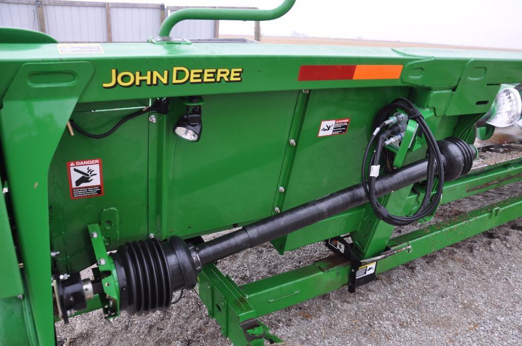 '13 JD 608C 8 row 30" corn head