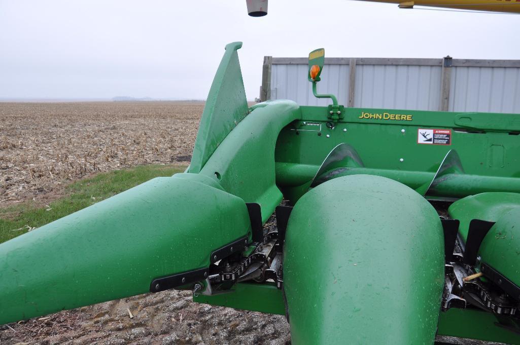 '13 JD 608C 8 row 30" corn head