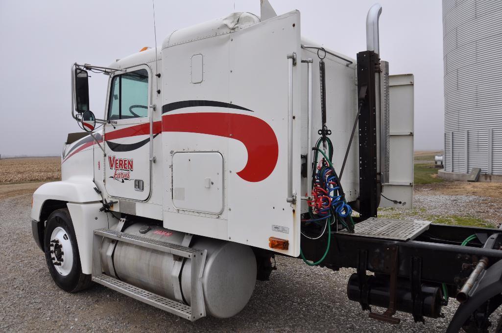 '97 Freightliner FLD120 semi