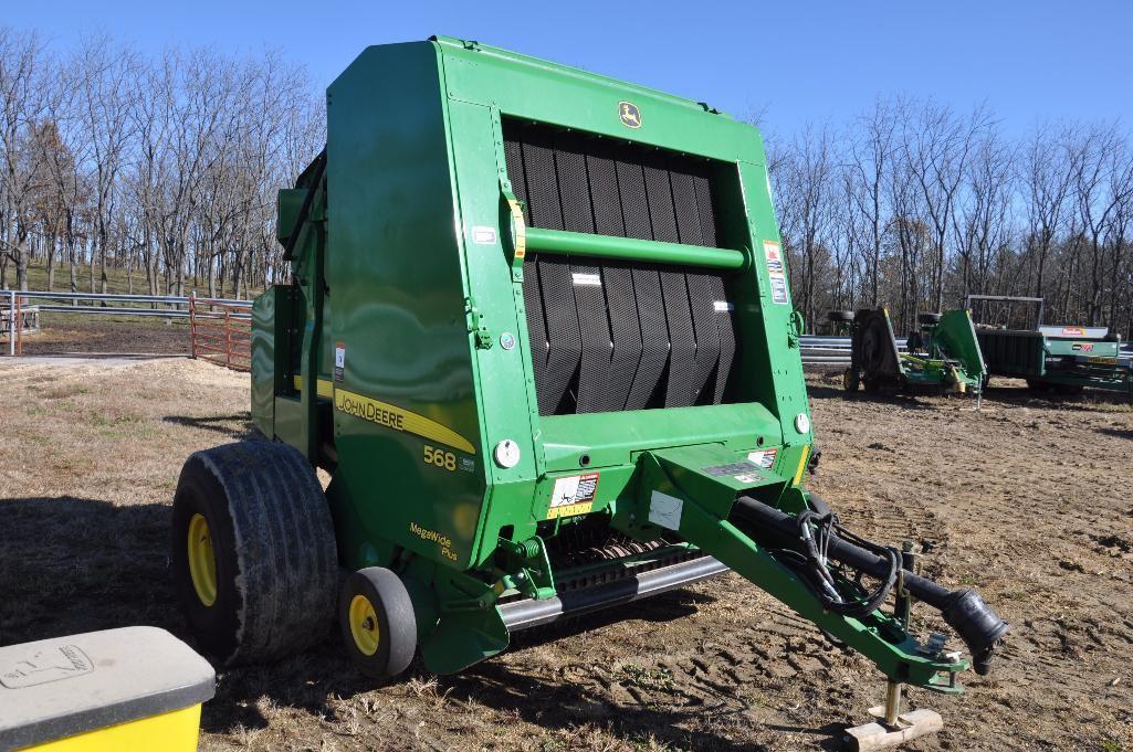 '11 JD 568 round baler