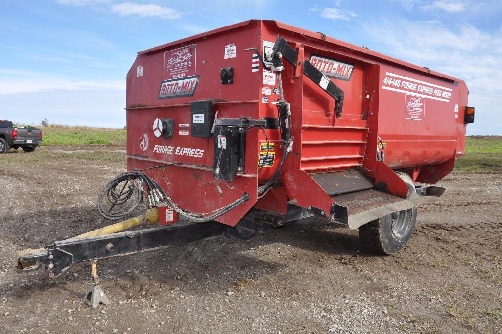 Roto-Mix Forage Express 414-14B mixer feed wagon