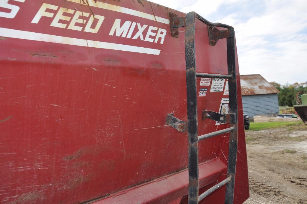 Roto-Mix Forage Express 414-14B mixer feed wagon