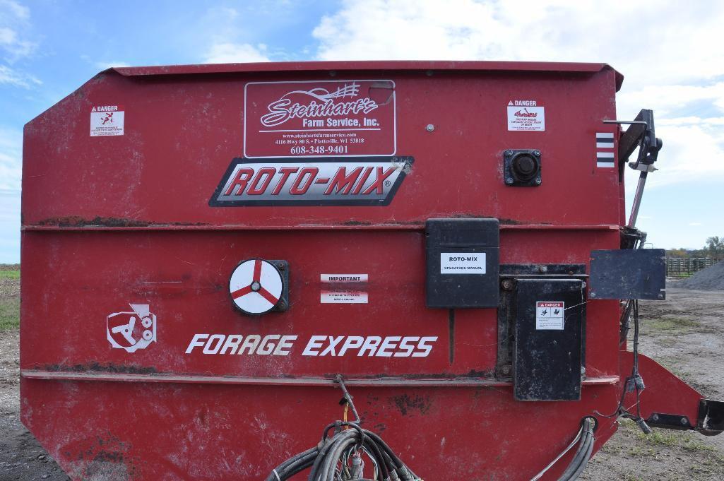 Roto-Mix Forage Express 414-14B mixer feed wagon