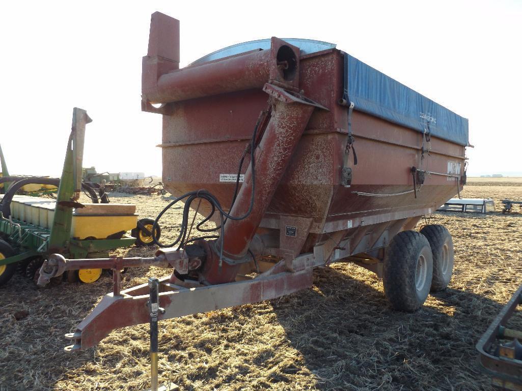 M&W 400 grain cart