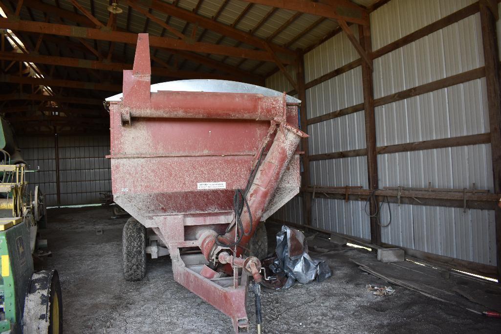 M&W 400 grain cart