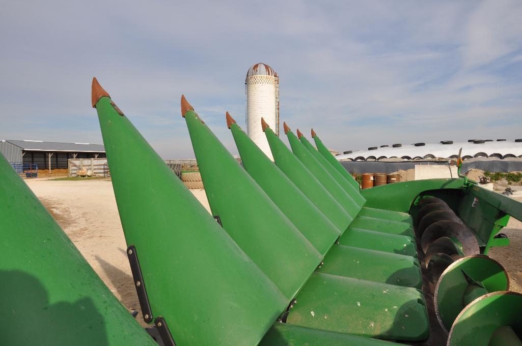 '08 JD 608C 8 row 30" corn head