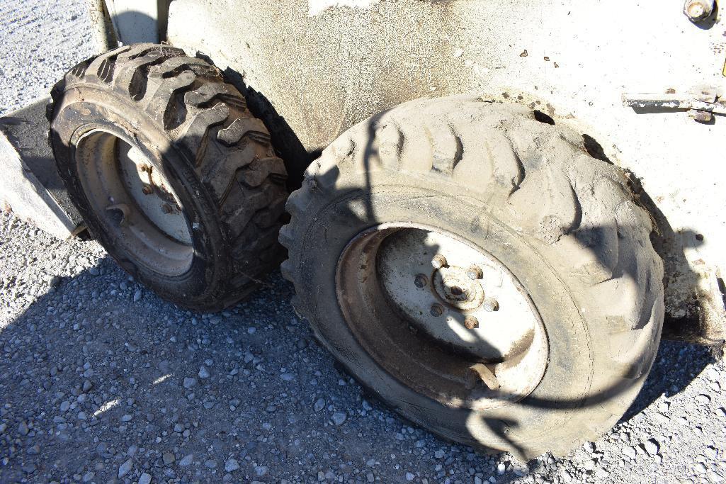 IH 4140 skidsteer