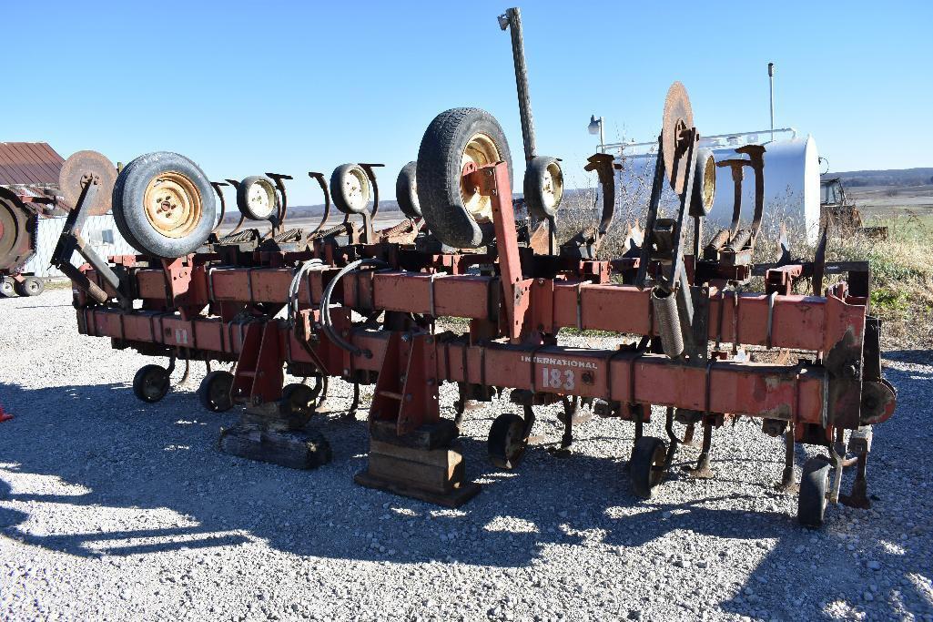 IH 183 12R30" flat-fold 3 pt. cultivator