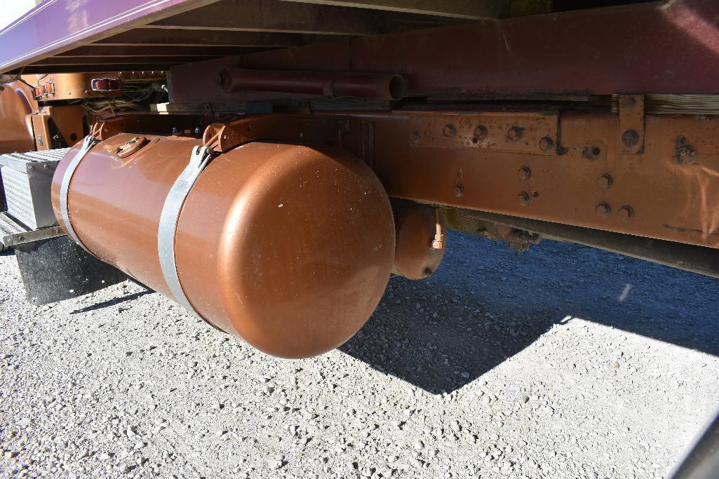 '87 Peterbilt 349 tandem axle grain truck