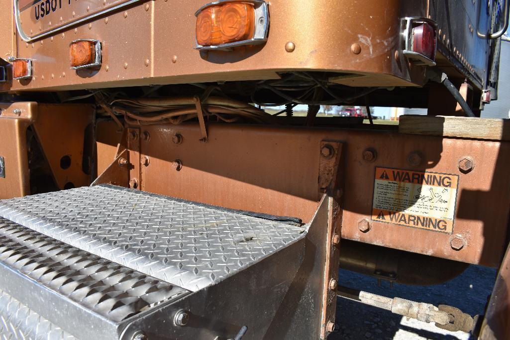 '87 Peterbilt 349 tandem axle grain truck