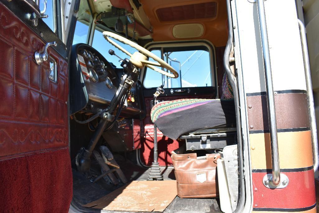 '87 Peterbilt 349 tandem axle grain truck