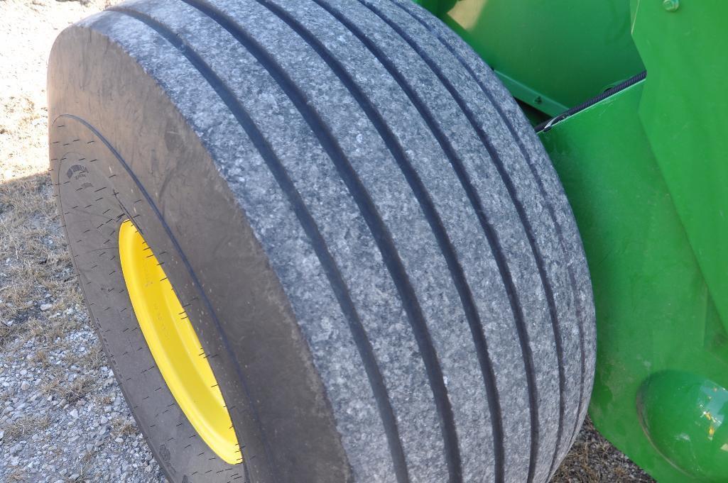 '14 JD 569 round baler