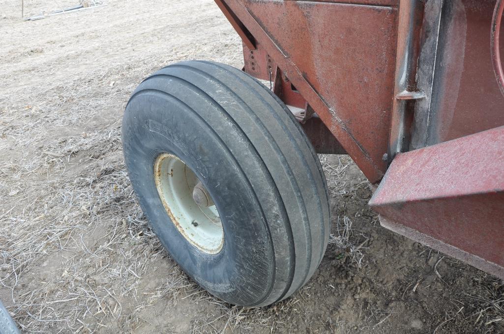 M&W 300B gravity wagon