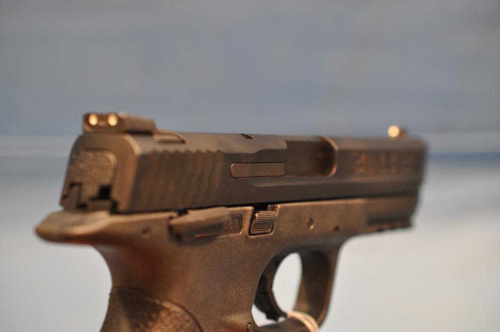 Smith and Wesson M&P 9 9mm semi auto pistol