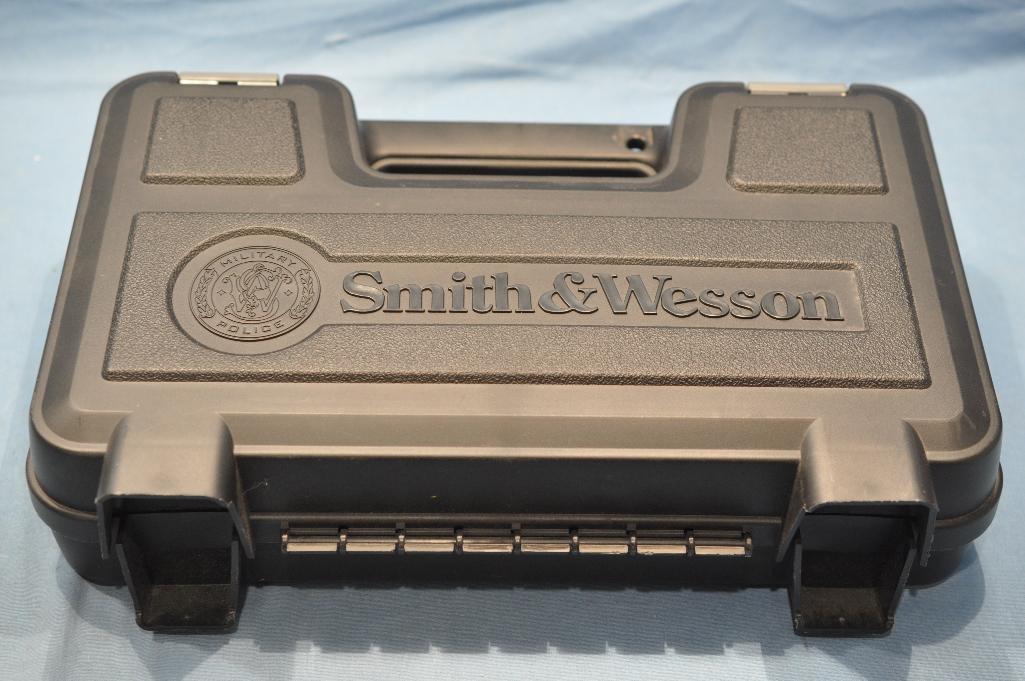 Smith and Wesson M&P 9 9mm semi auto pistol