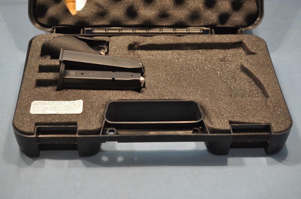 Smith and Wesson M&P 9 9mm semi auto pistol