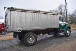 '00 Freightliner FL70 grain truck