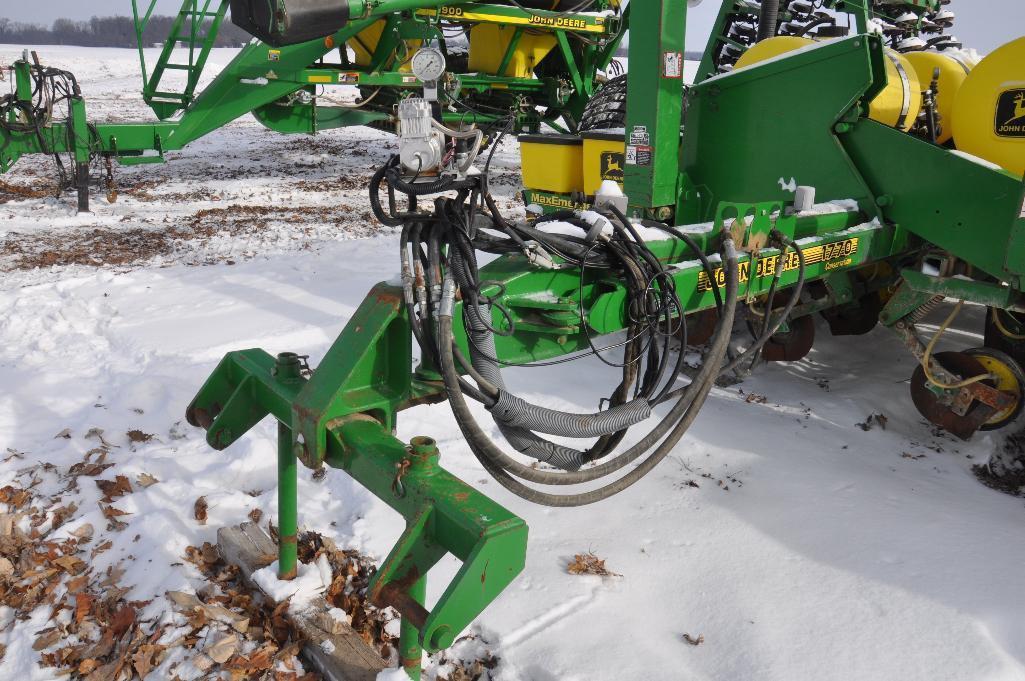 '98 JD 1770 16 row 30" planter