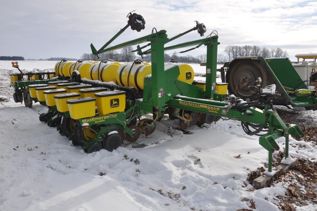 '98 JD 1770 16 row 30" planter