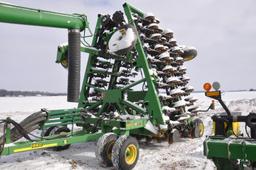 '98 JD 1860 36' air drill & '98 JD 1900 tow-between commodity cart