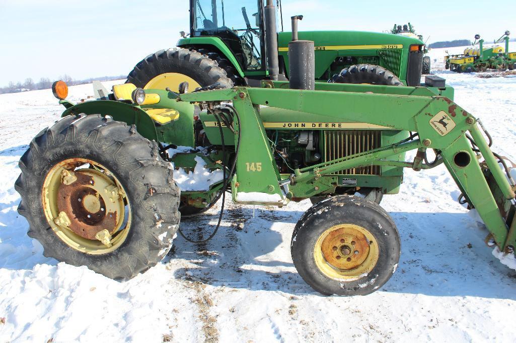 JD 1530 2wd tractor w/JD 145 loader