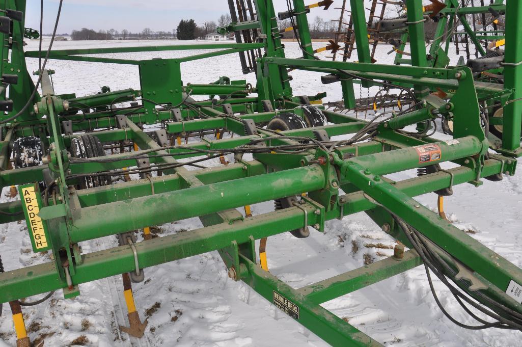 '05 JD 2210 32.5' field cultivator