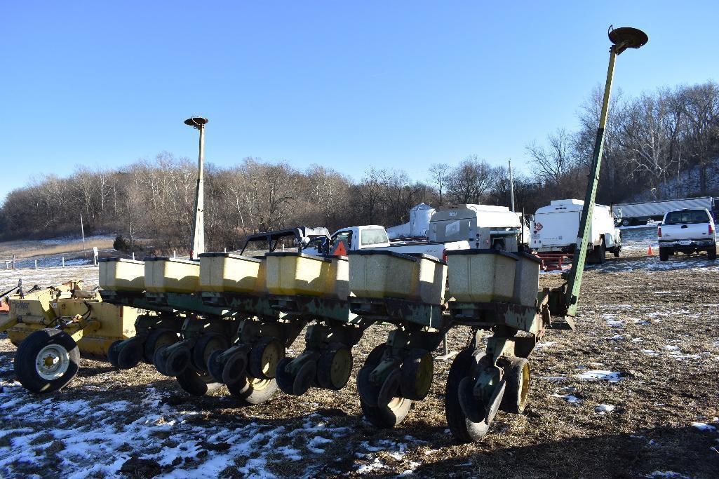 JD 7000 6 row 30" planter