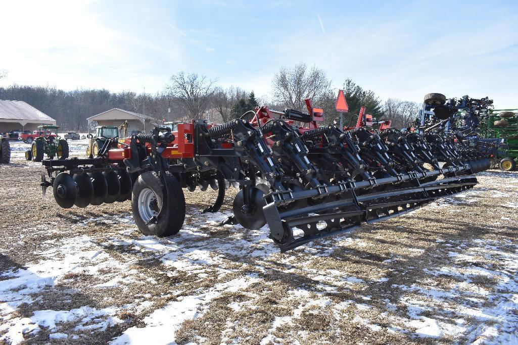 '15 Case-IH 875 Ecolo-Tiger 9-shank disc ripper