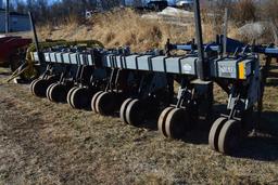 Hiniker Econ-o-Till 6 row 30" no-till cultivator