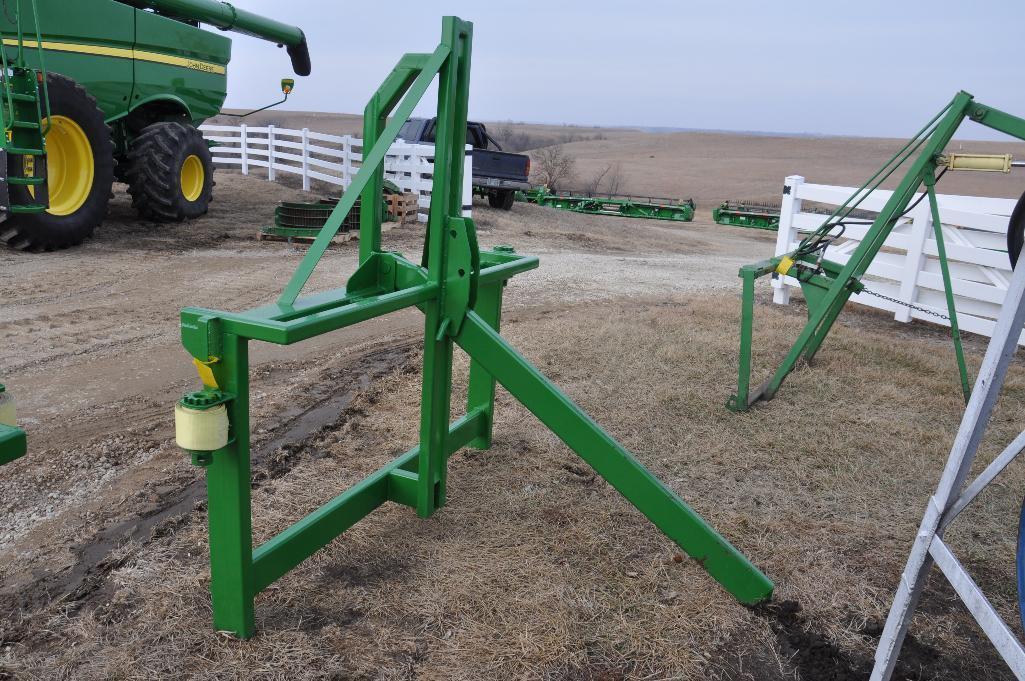 Dual tire carrier for combine feederhouse