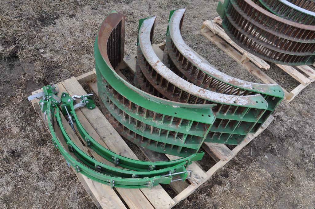 Small grain concaves for JD S Series combine