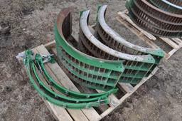 Small grain concaves for JD S Series combine