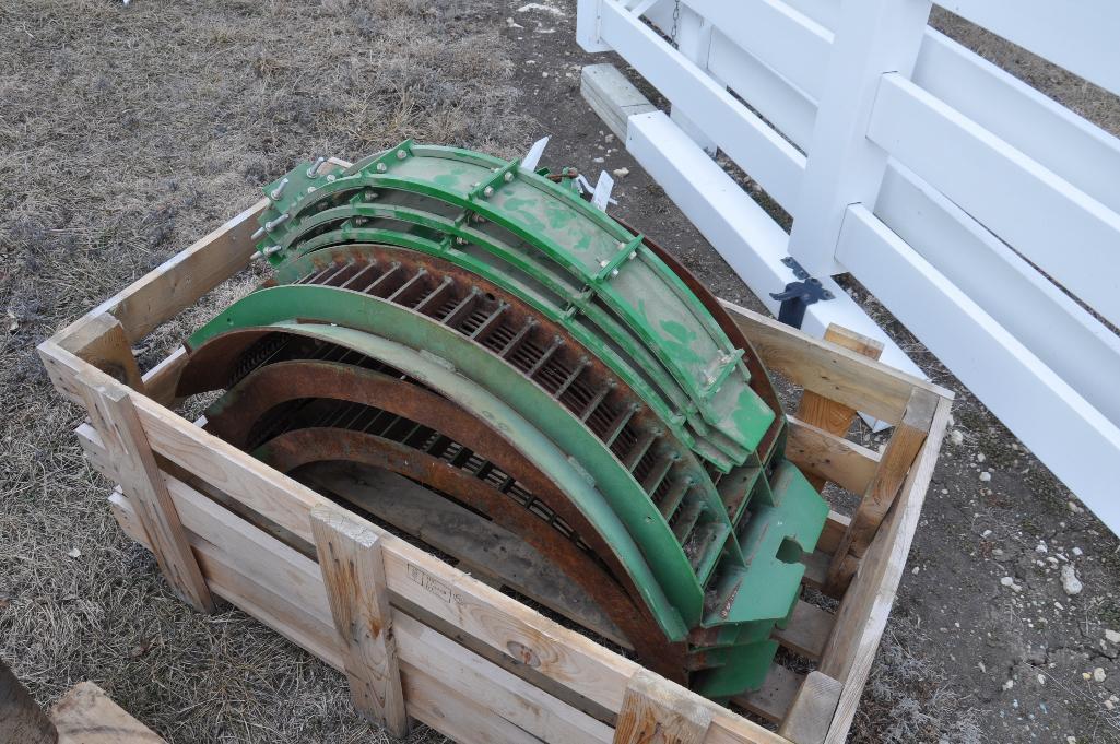 Small grain concaves for JD S Series combine