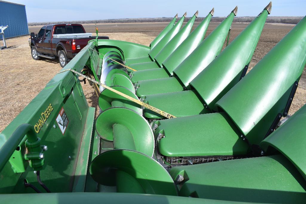 '15 JD 608C 8 row 30" corn head