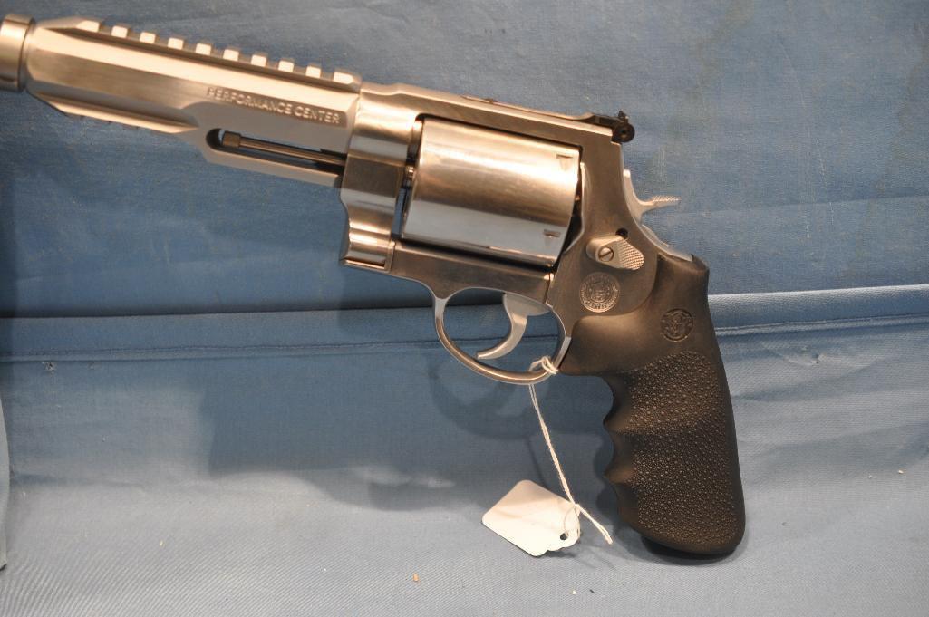 Smith & Wesson Performance Center model 460 .460 S&W magnum revolver