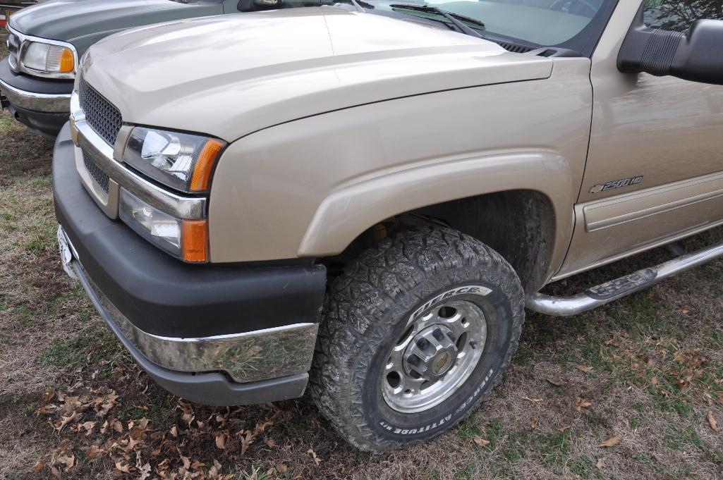 '04 Chevrolet 2500HD LS 4wd pickup